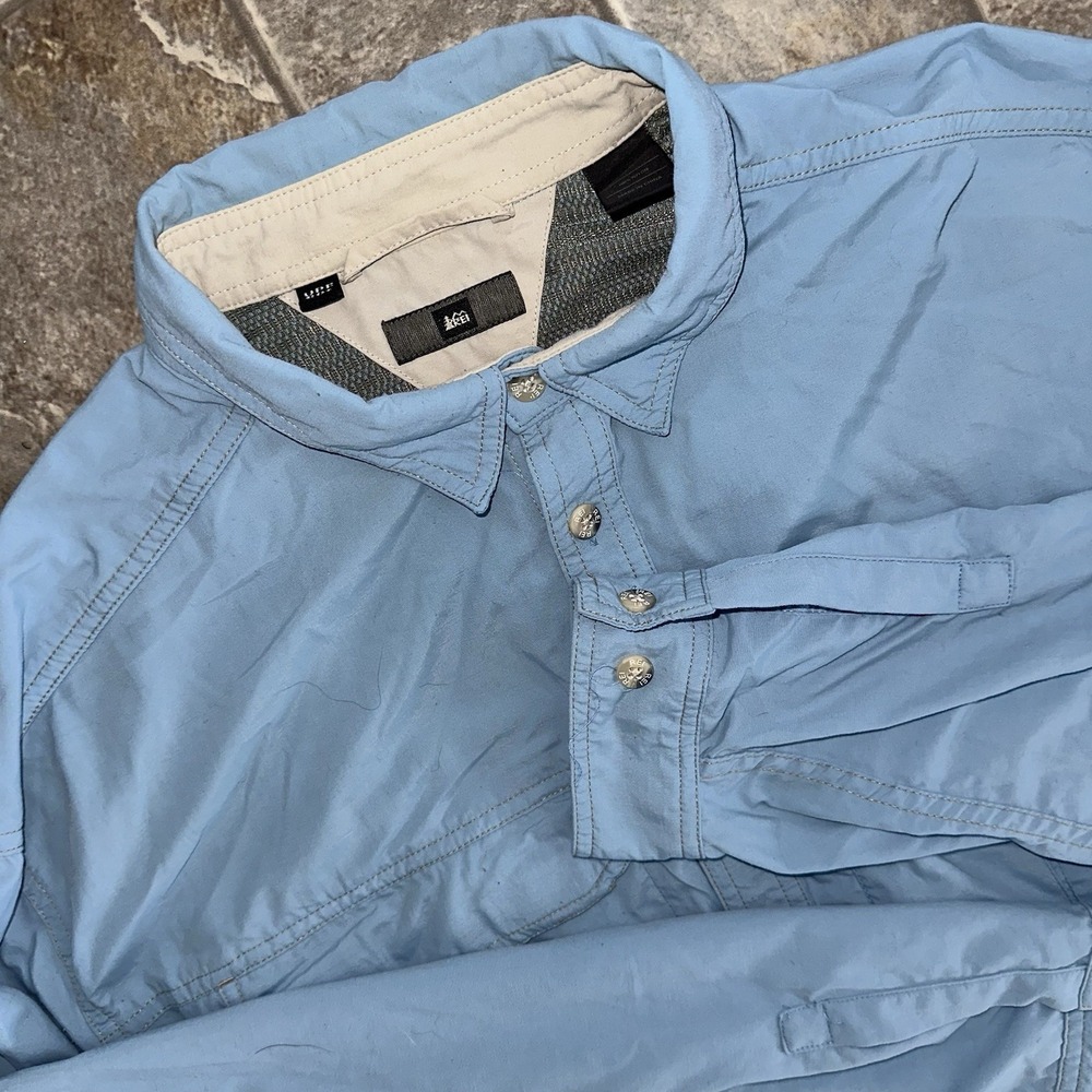 REI Mens Shirt XL Blue Fishing Vented Hiking Button Up Outdoors Camping Roll Tab